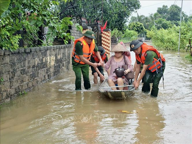 Bão số 4 tăng cường độ và đổi hướng, cách Hải Phòng khoảng 150km